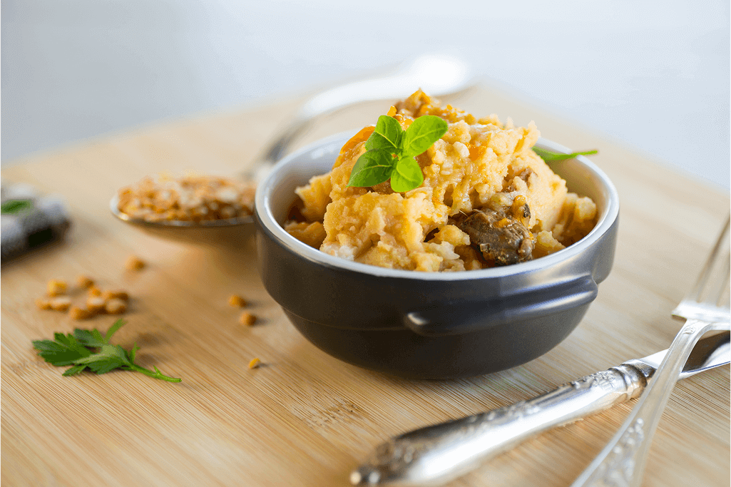 cooked-pea-porridge-with-spices-seasonings-ceramic-bowl